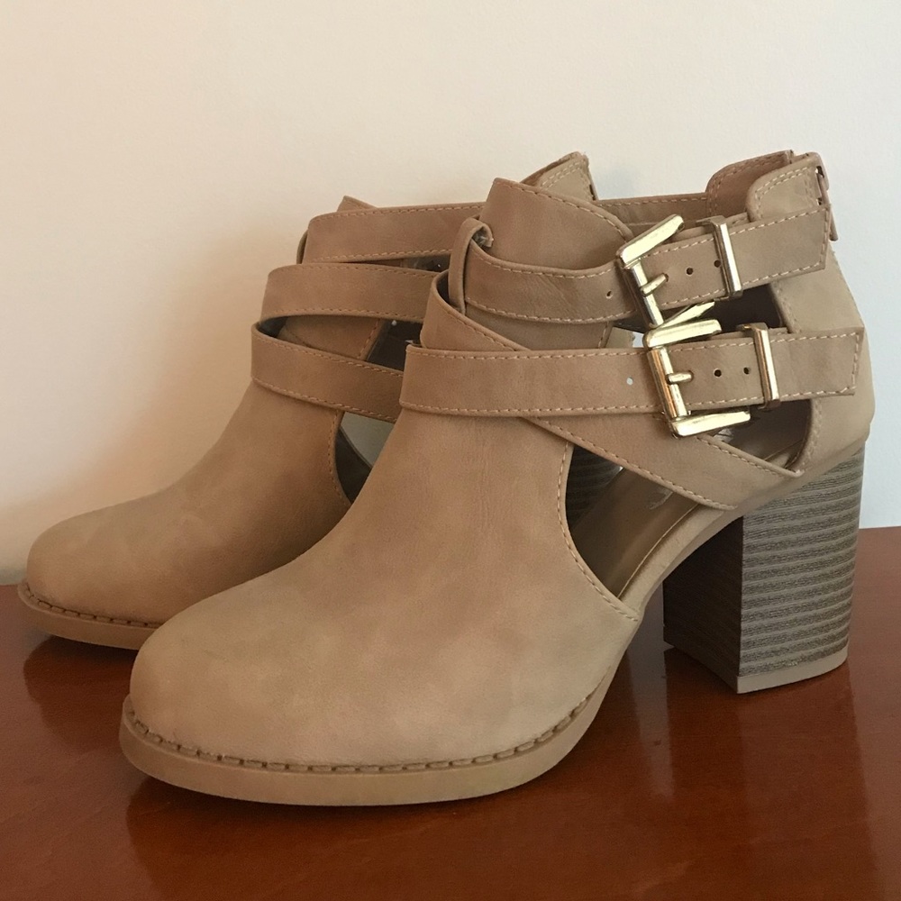 Tan bootie with buckles